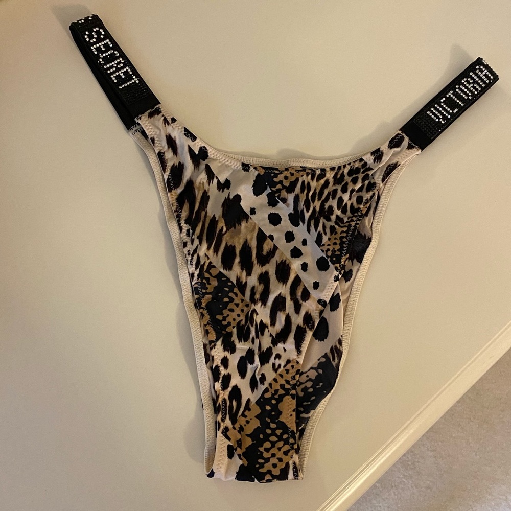 NWOT Victoria’s Secret shine strap panties